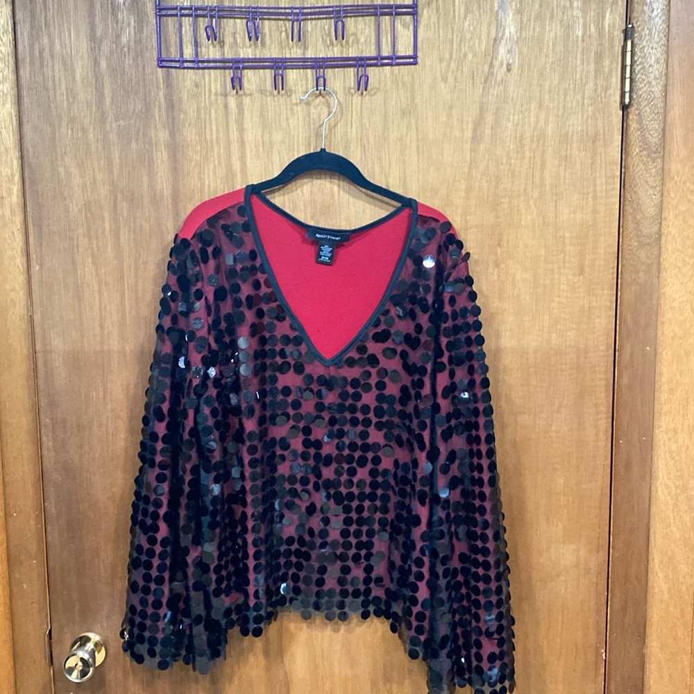 Ashley Stewart red/black top 26/28